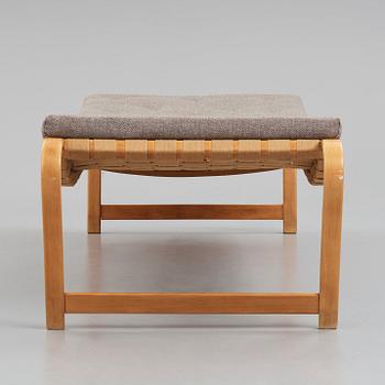 Bruno Mathsson, a Swedish Modern 'Paris' beech daybed, Firma Karl Mathsson Värnamo Sweden, 1940's.