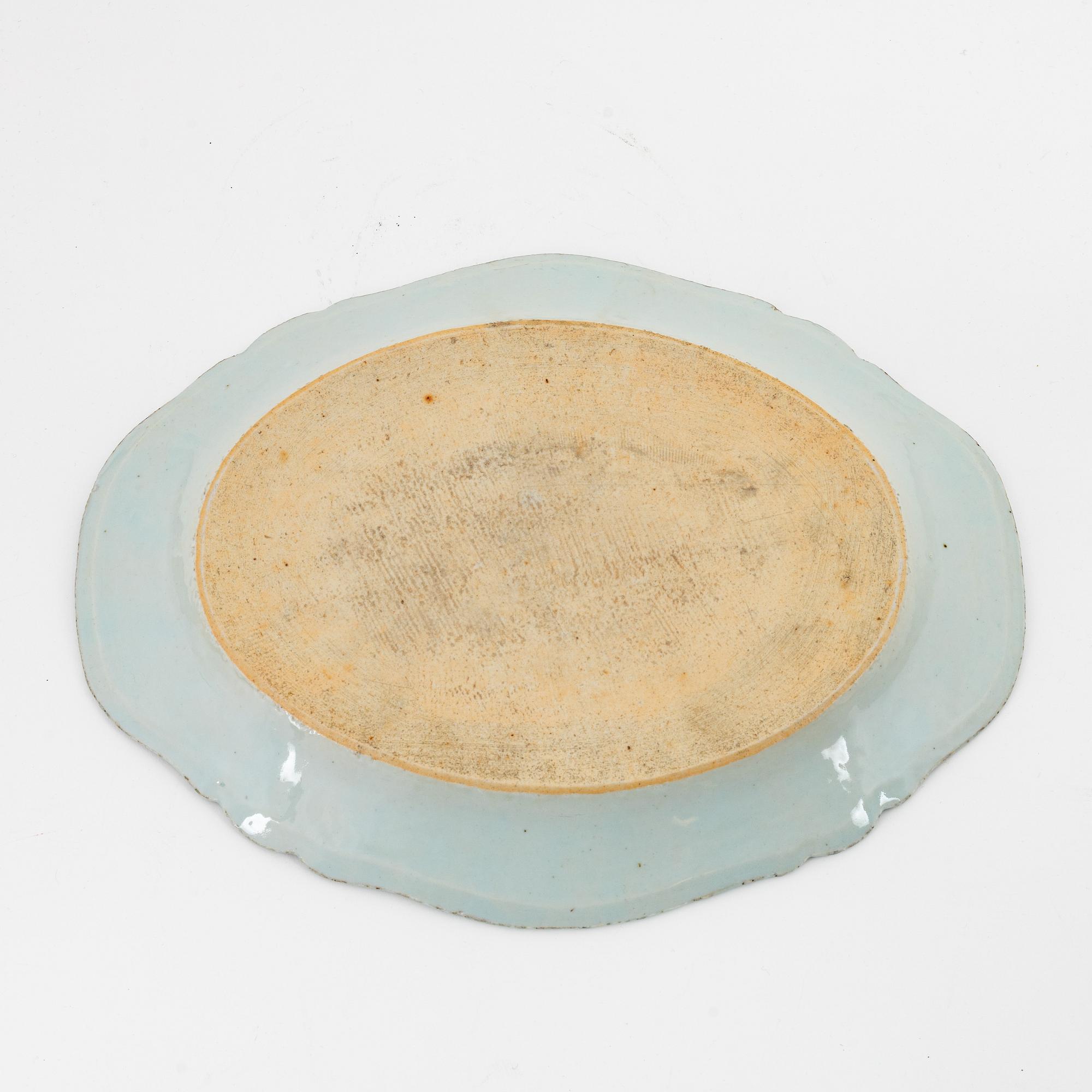 A blue and white serving dish, Qing dynasty, Qianlong (1736-95).