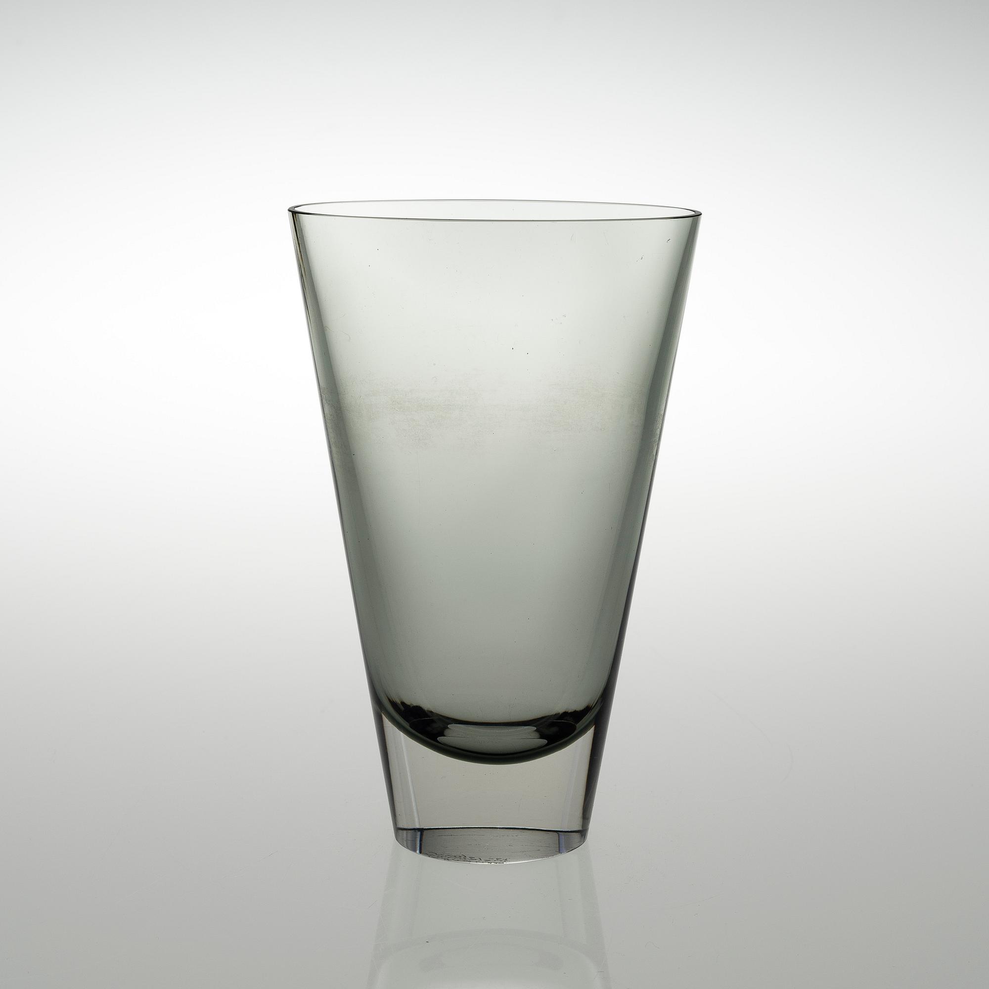 A SIGNED GLASS VASE KF 234.