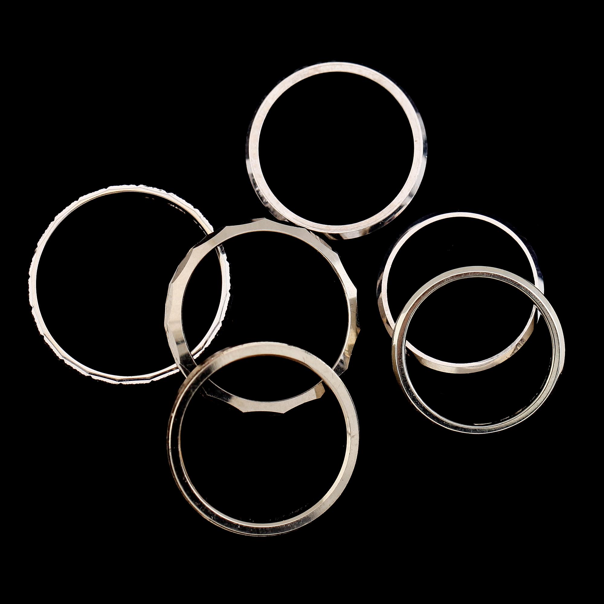 RINGAR, 7 st, 18 k vitguld. Vikt ca 22 gram.