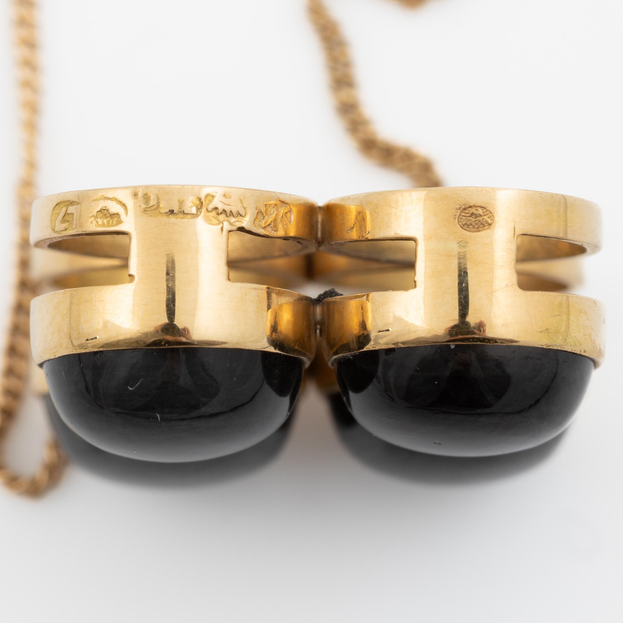 Pendant with chain, 18K gold with spectrolite, Finland 1964.