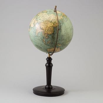 A globe from Nordiska Skolmaterielförlaget, Gunnar Saietz, Stockholm, first half of the 20th Century.