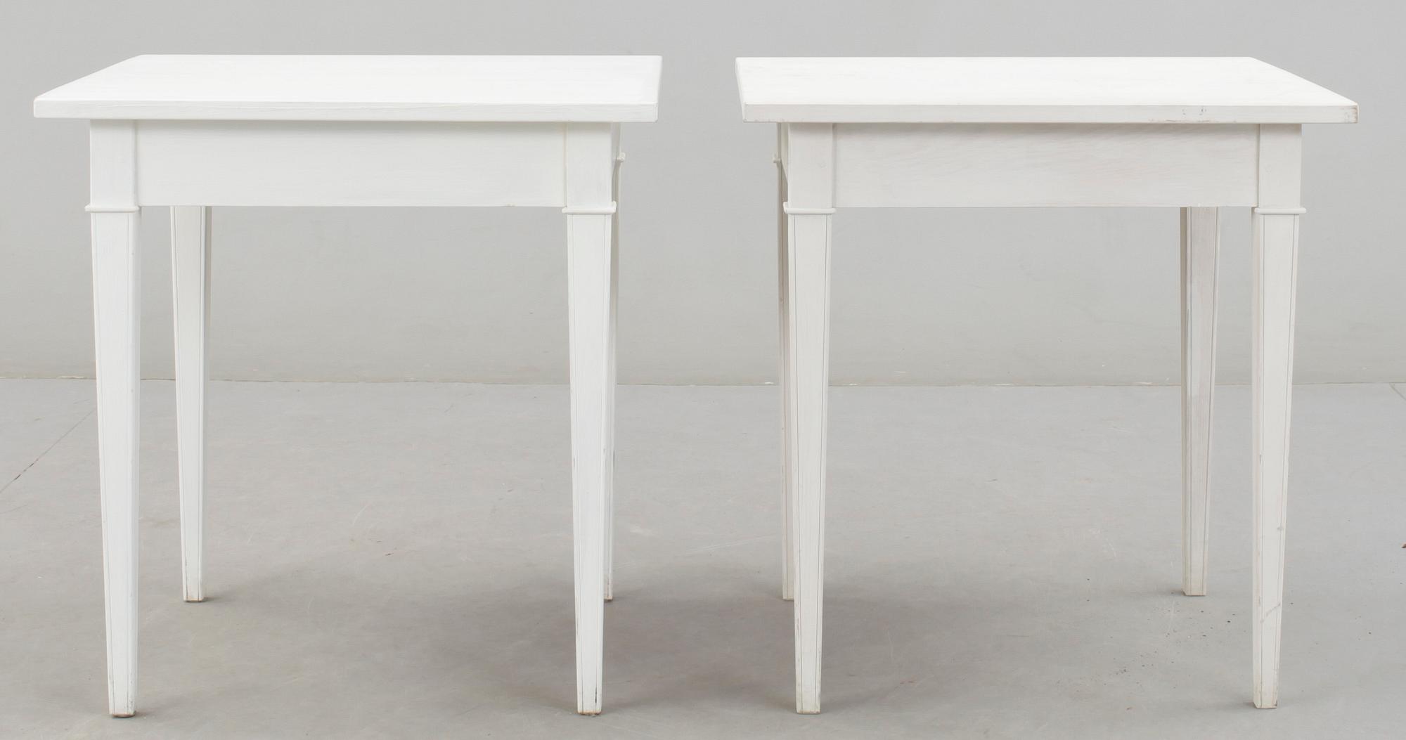 BORD, ett par, gustaviansk stil, modern tillverkning.