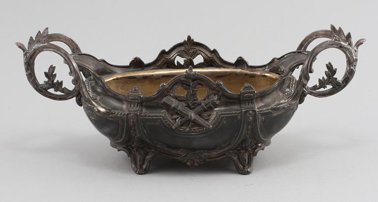 JARDINIERE, vitmetall, tidigt 1900-tal.