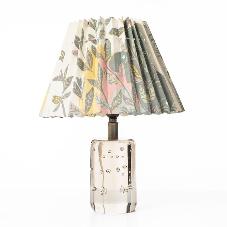Josef Frank, table lamp, model "1819", Svenskt Tenn 1930s-40s.