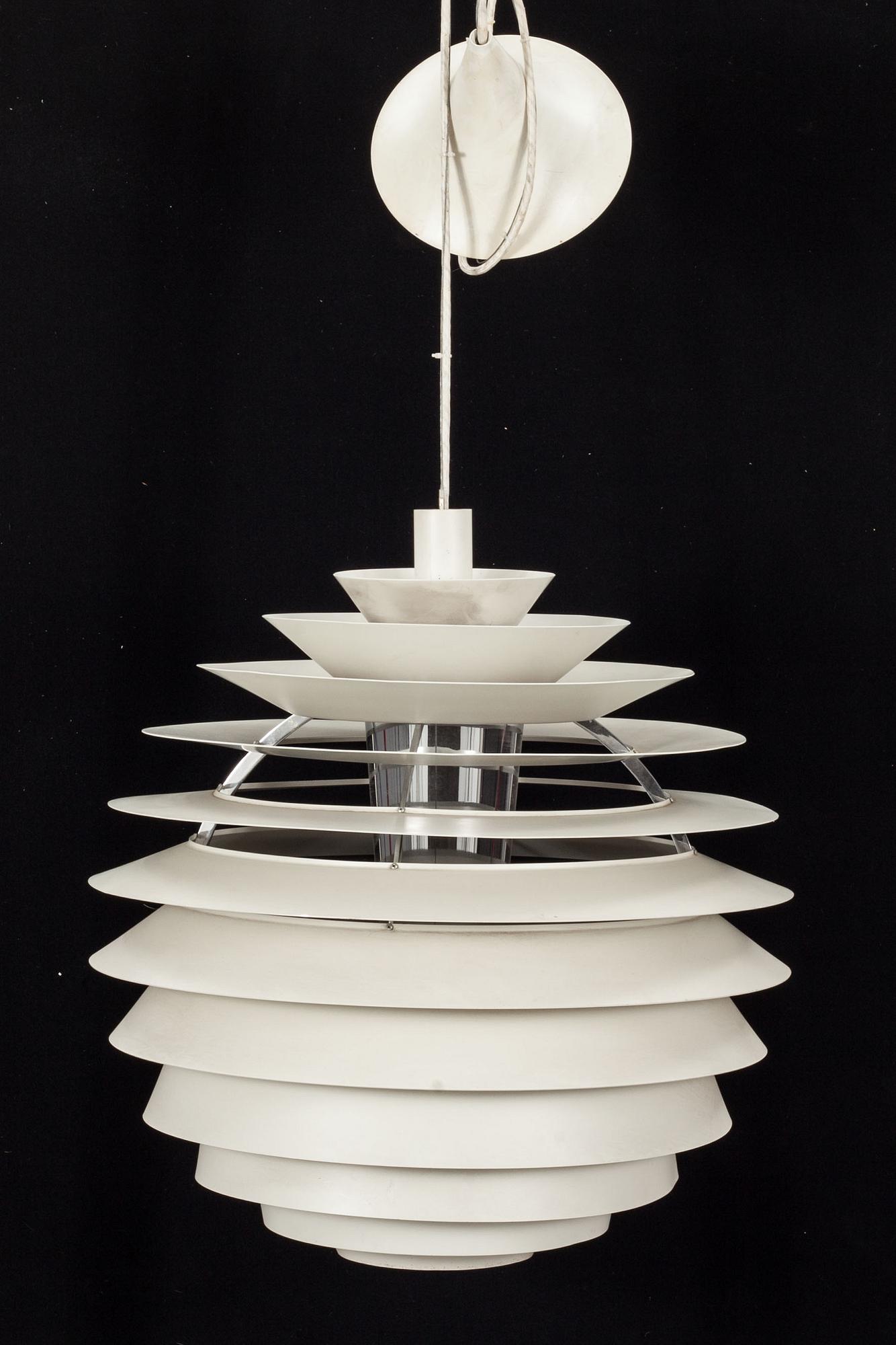 TAKLAMPA, "PH Globe", Poul Henningsen för Louis Poulsen. Höjd 60 cm.