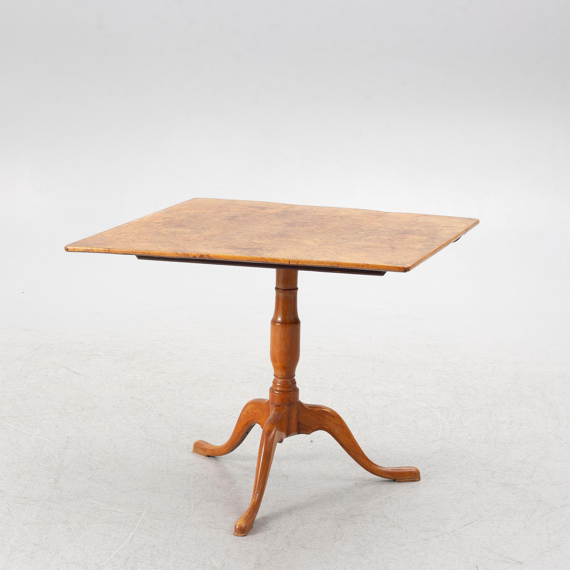 A burr alder tilt-top table, Mälardalen, circa 1800.