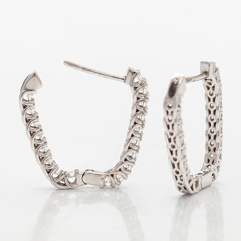 Örhängen, 18K vitguld med briljantslipade diamanter.