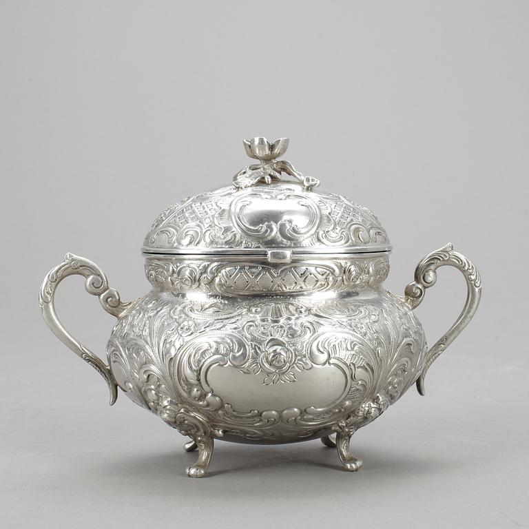 SOCKERSKÅL, silver, rokokostil, importstämplar, tot ca 354 gram.