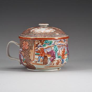 A famille rose chaimber pot with cover, Qing dynasty, Qianlong (1736-95).