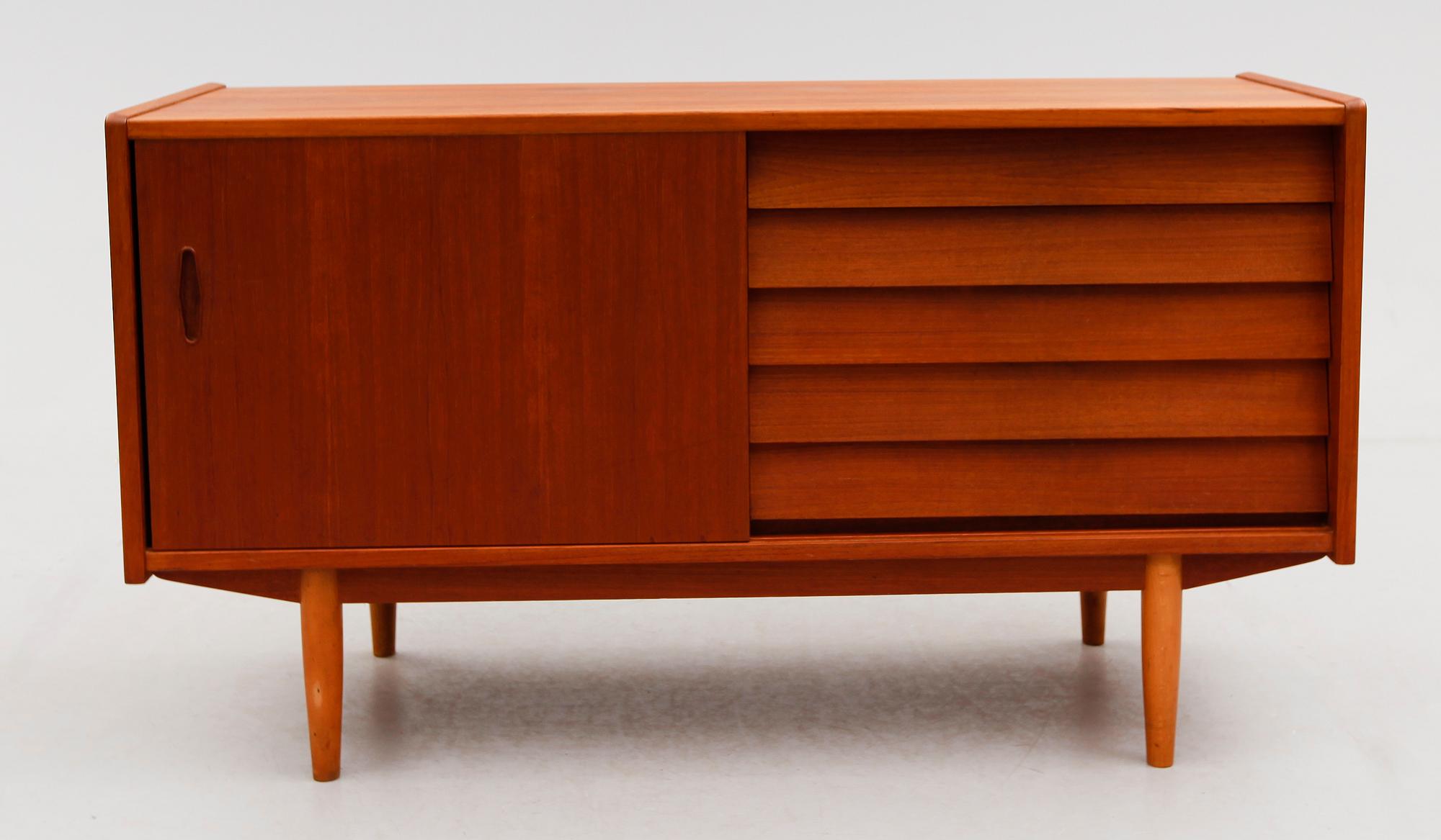 SIDEBOARD, "Trio", Nils Jonsson, Troeds, 1900-talets andra hälft.