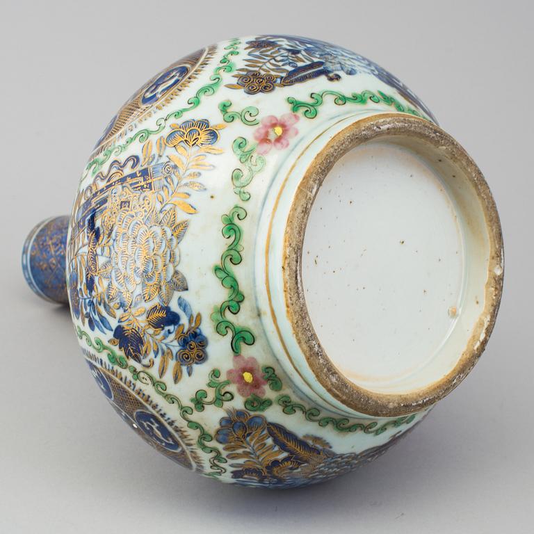 A chinese famille rose medallion and underglazed blue and white vase with cover. Qing dynasty, late 19th century.