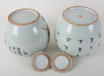 BOJANER MED LOCK, ett par, porslin. Kina, (Tao Kwang), 1800-tal,