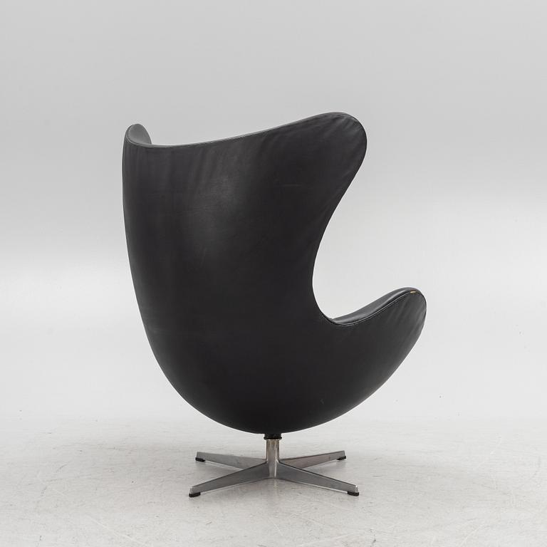 Arne Jacobsen, fåtölj, "Ägget/The Egg Chair", Fritz Hansen, Danmark 1971.