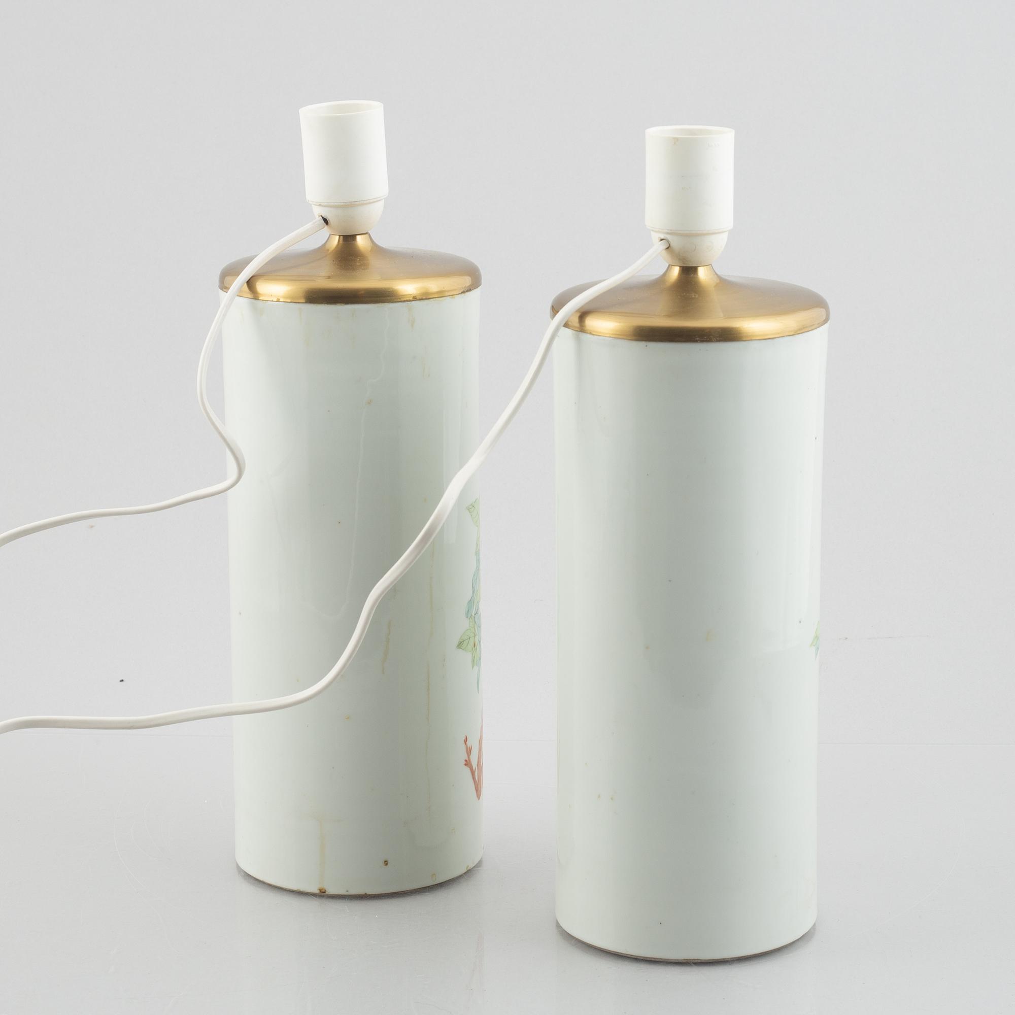 A pair of Chinese porcelain vases, 20th century.