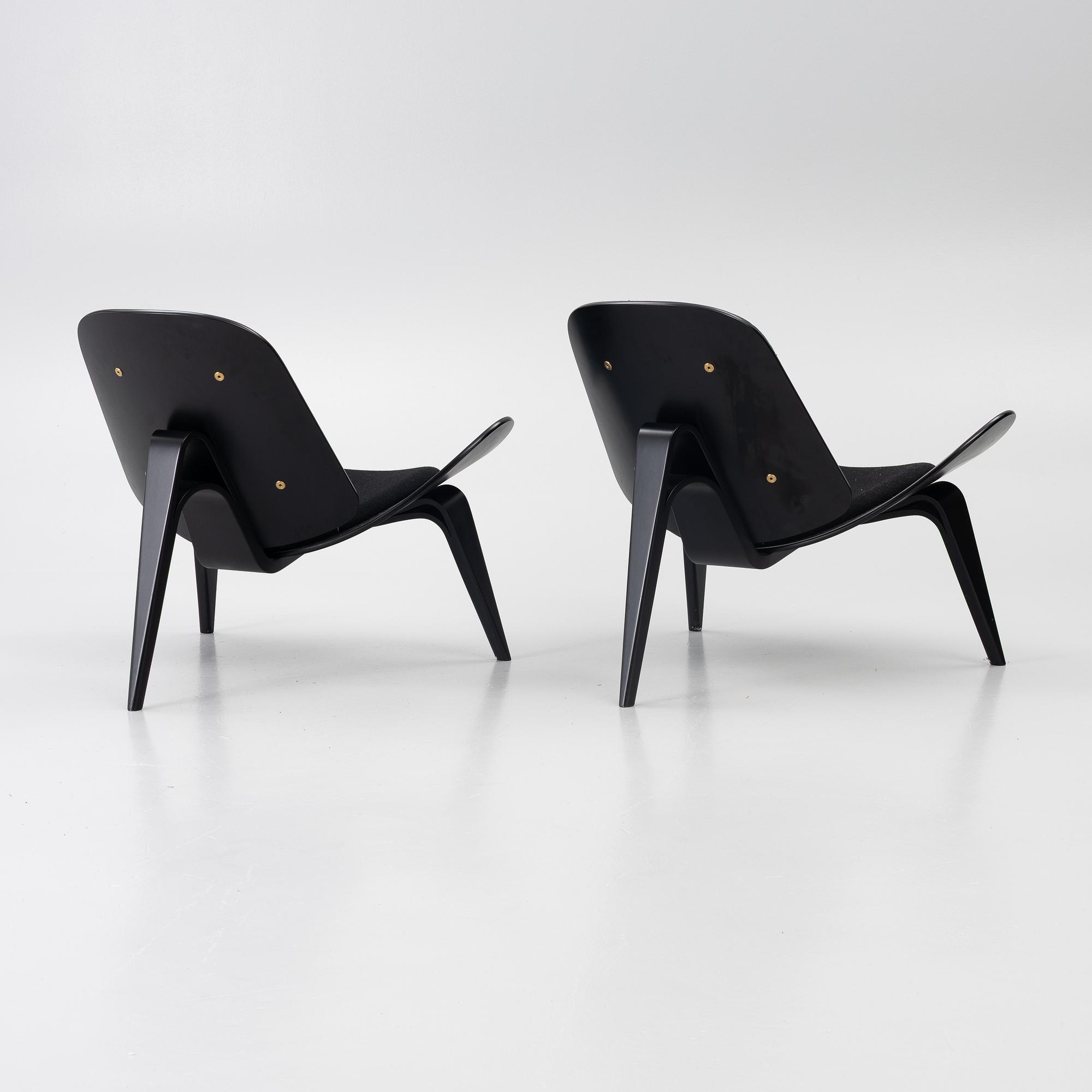 Hans J. Wegner, Fåtöljer, ett par, CH07, "Shell Chair", Carl Hansen, Danmark.