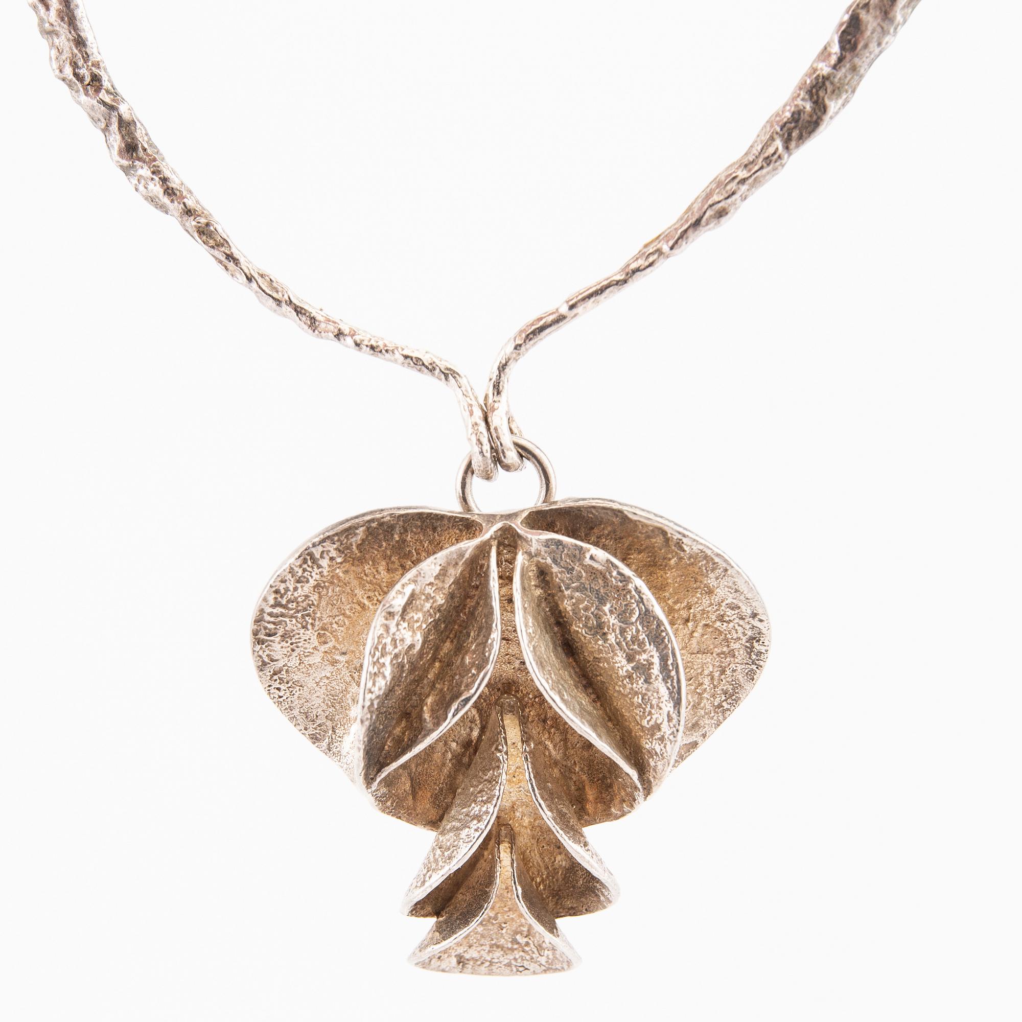 A silver necklace by Theresia Hvorslev for Mema 1978.