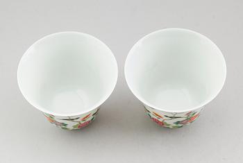 SKÅLAR, 1 par, porslin, Kina, 1900-tal.