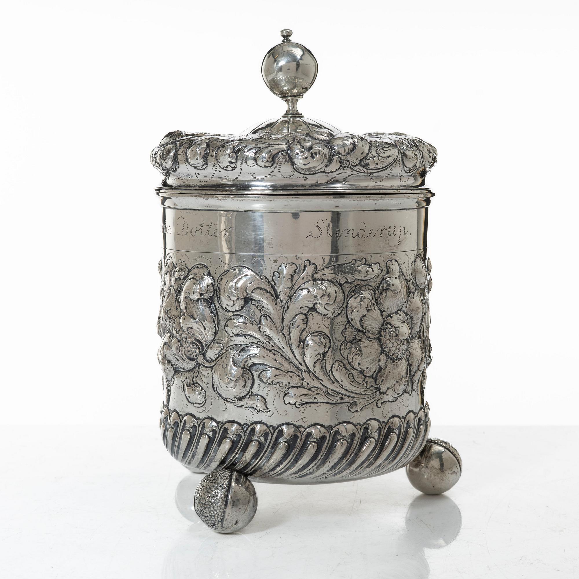 A 19th/20th century silver beaker and cover. Barock style.