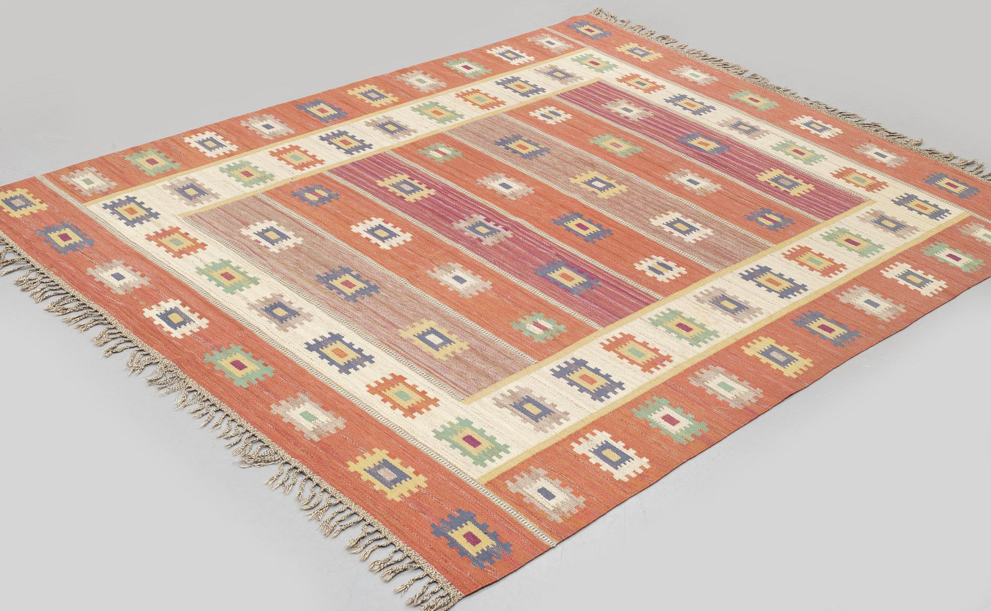 Märta Måås-Fjetterström, a carpet, "Röd grön äng", flat weave, ca 315 x 249-250,5 cm, signed AB MMF.