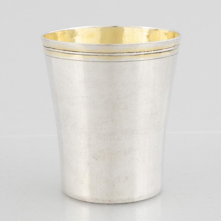 Bägare, delvis förgyllt silver, sannolikt Carl Petter Tellander, Jönköping 1774.