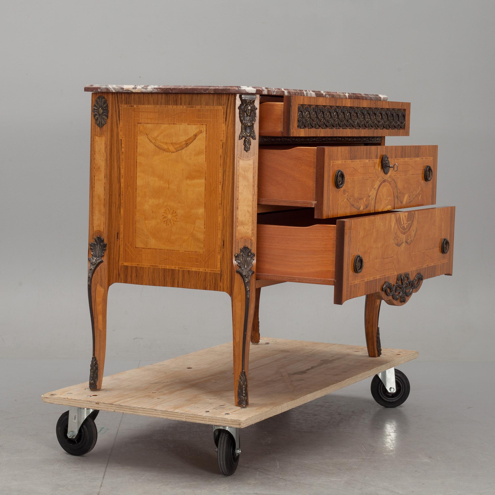 BYRÅ, sk Haupt-kopia, gustaviansk stil, 1900-tal.