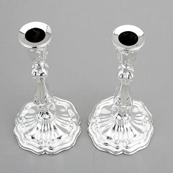 LJUSSTAKAR, ett par, silver, nyrokoko, Johan Olof Östlund, Gävle 1857.