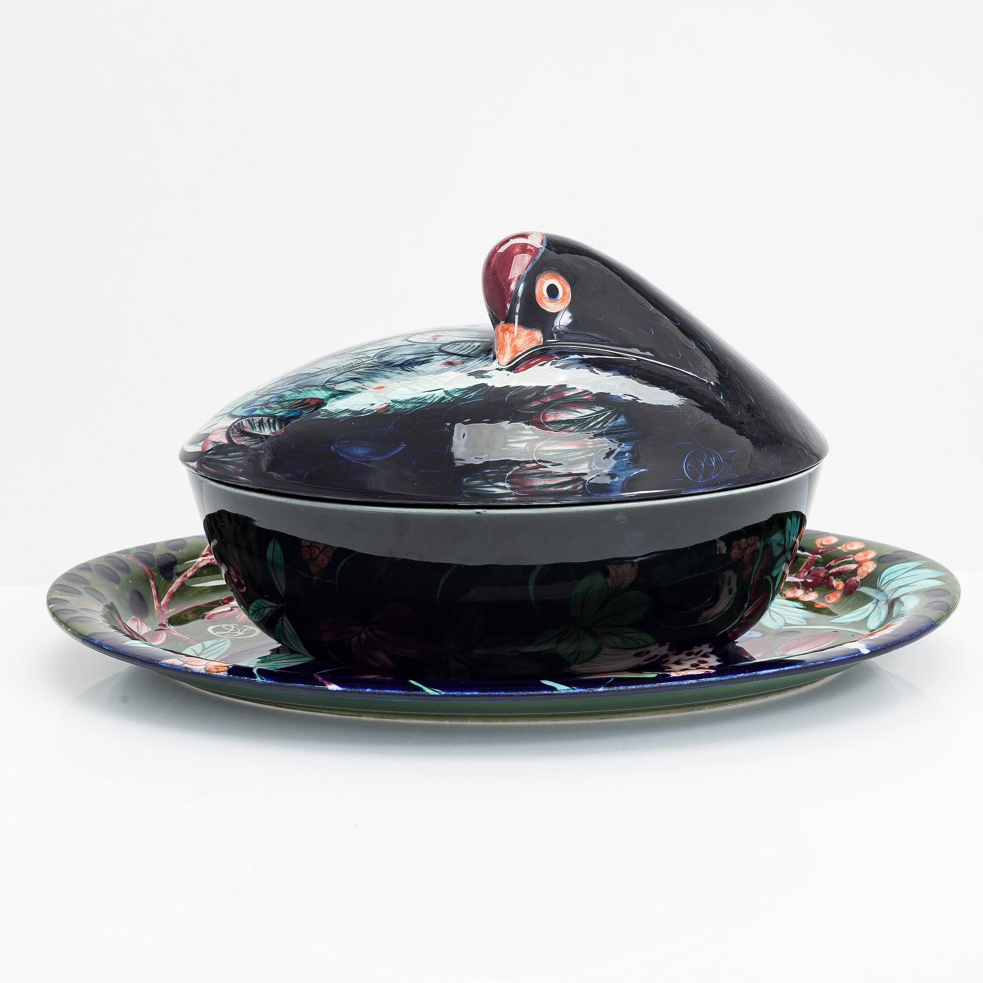 Dorrit von Fieandt, a porcelain bird tureen and a serving dish, monogram signed. Arabia, Finland 1980s.