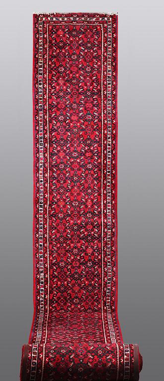 A runner, Hosenabad, ca 930 x 83 cm.