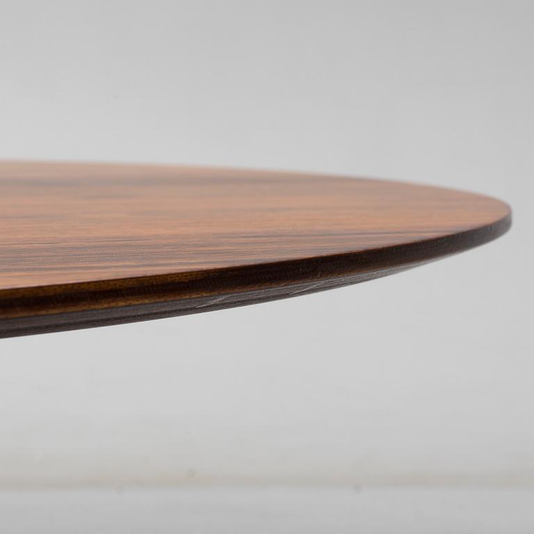 ARNE JACOBSEN, A Fritz Hansen rosewood veneered coffee table, Denmark, 1968.
