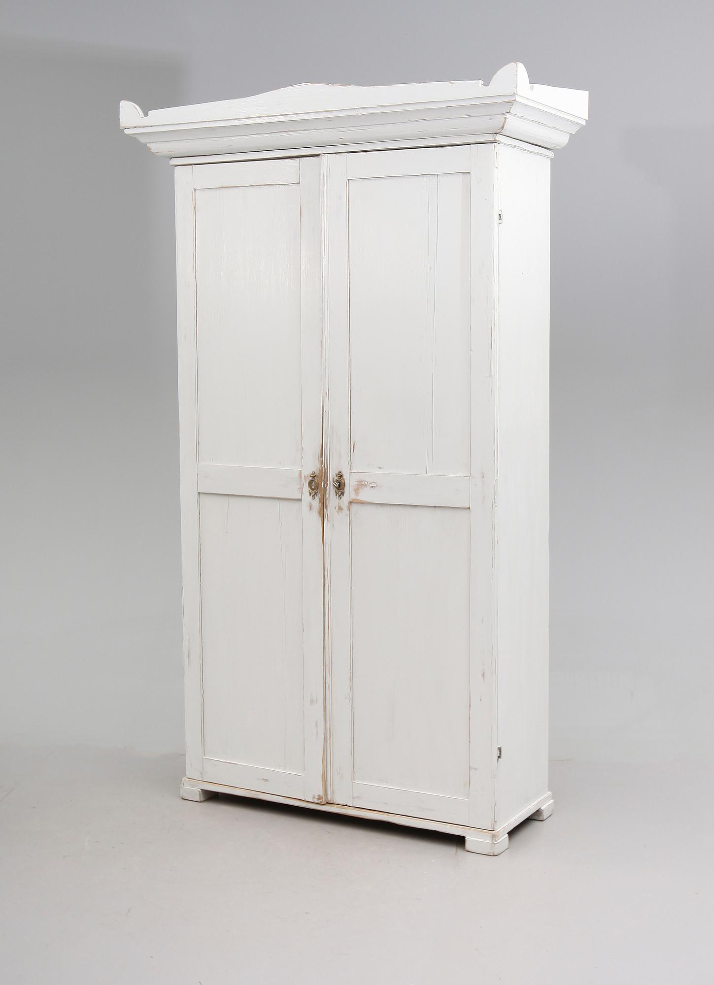 KLÄDSKÅP, 1800-talets mitt.