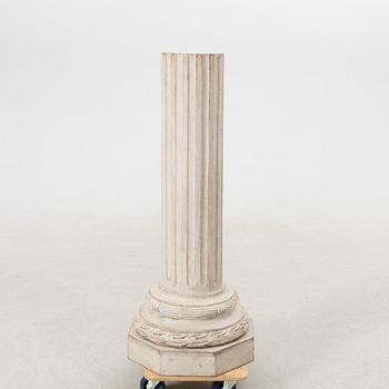 Piedestal Gustaviansk stil omkring 1900 eller äldre.