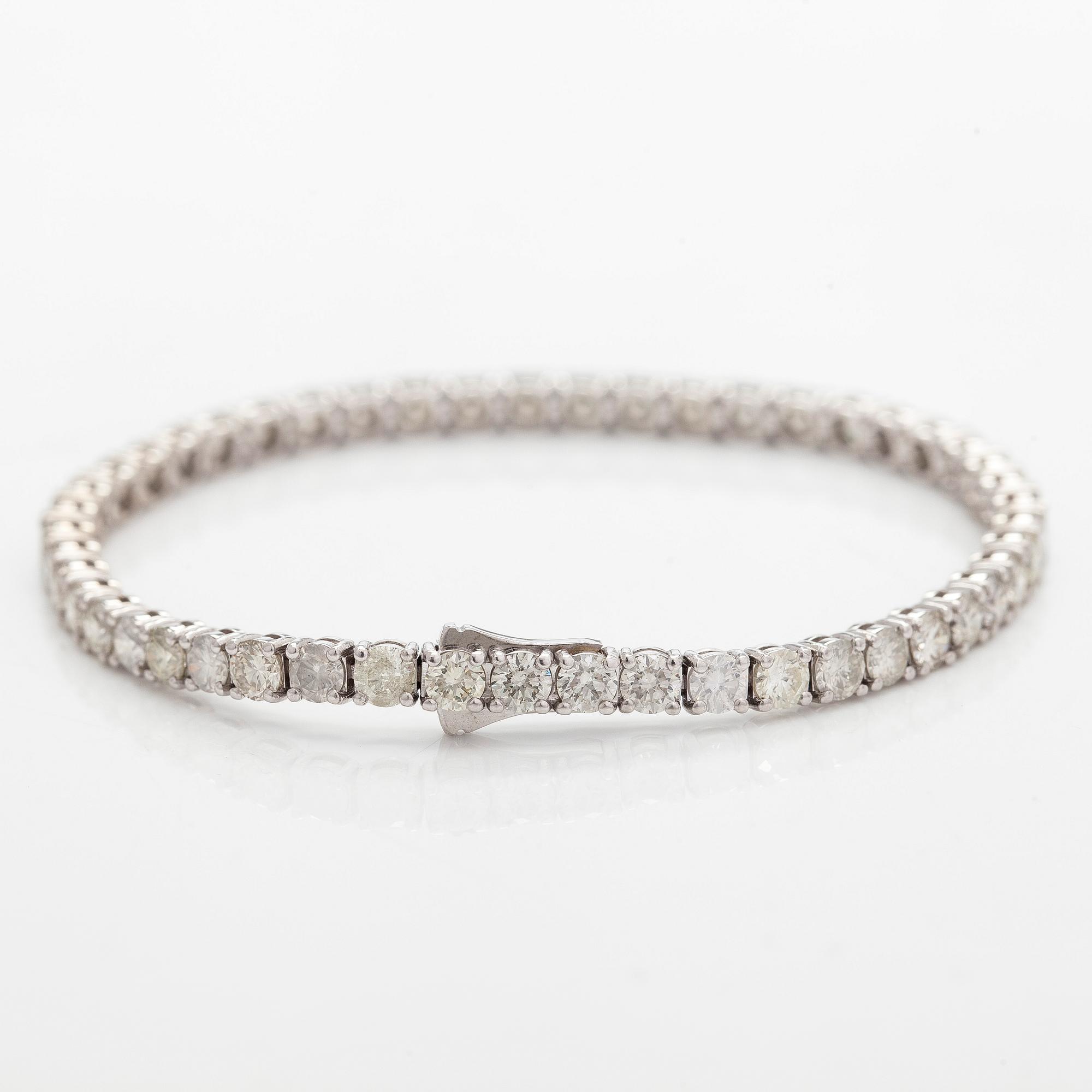 Tennis bracelet, brilliant cut diamonds, 14K white gold.