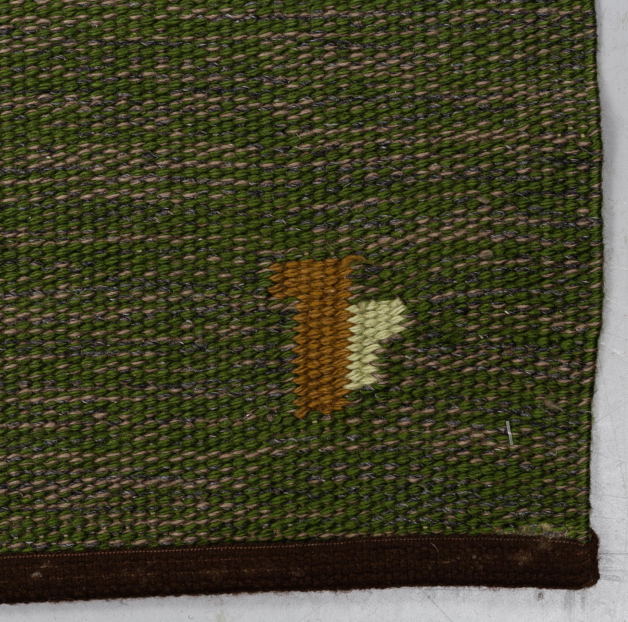 ERIK LUNDBERG, A CARPET, "Korall", flat weave, ca 199 x 138-140 cm, signed V.