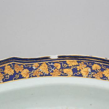 An oval famille rose dish, Qing dynasty, Qianlong (1736-95).