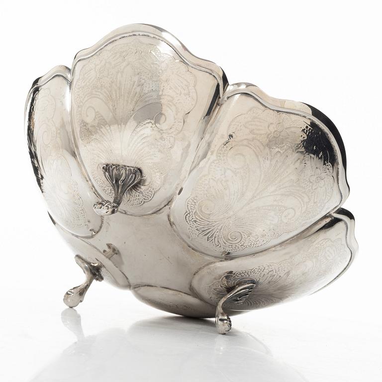 Bowl on feet, silver, 20th century.