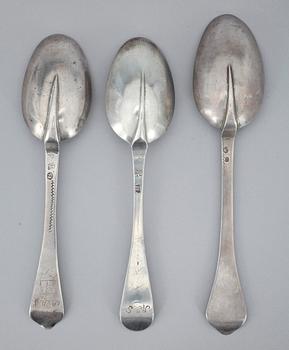 SKEDAR, 3 st, silver, olika mästare, Sverige 1700-tal. Bla Gustaf Stafhell, Stockholm 1773 och Arboga. Vikt 137 gr.