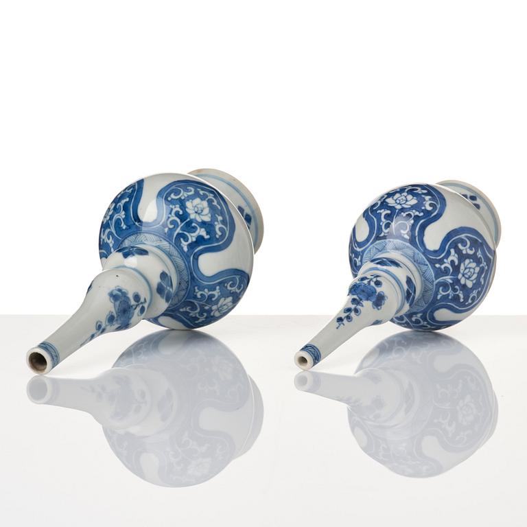 Two blue and white rose water sprinklers/vases, Qing dynasty, Kangxi (1662-1722).
