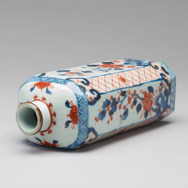 FLASKA, porslin. Qingdynastin, Kangxi (1662-1722).