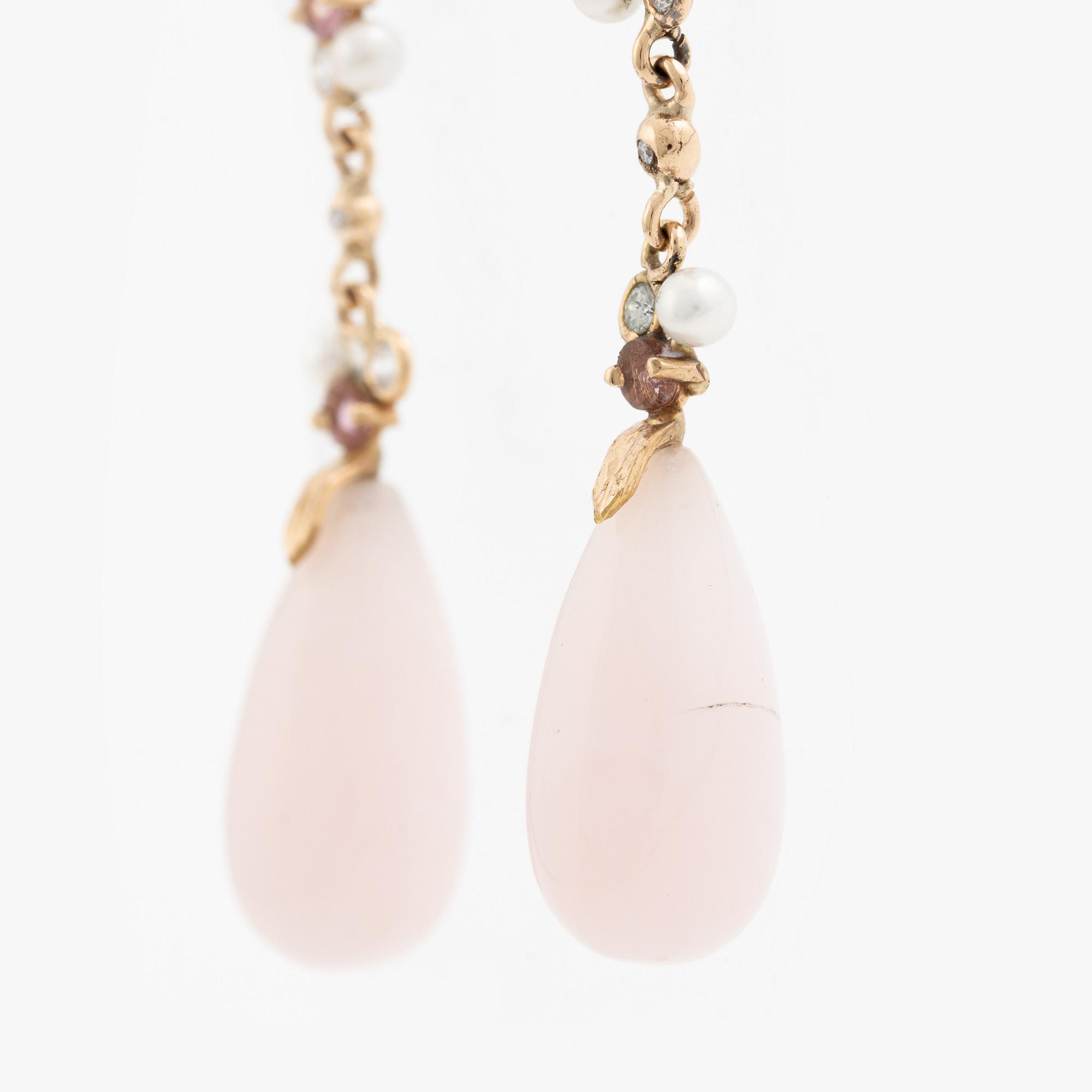 Earrings, Mandelstam, 18K gold with pink jade, cultured pearls, small cultured pearls, and brilliant-cut diamonds.