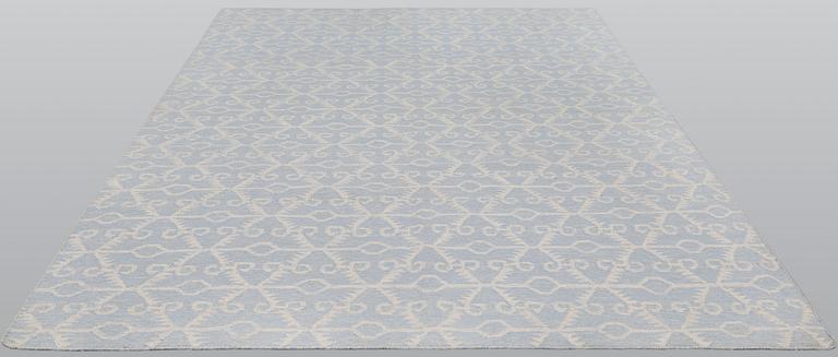 A Kelim carpet, c. 290 x 200 cm.