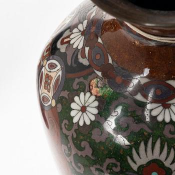 Two similar cloisonné vases, Japan, Meiji (1868-1912).