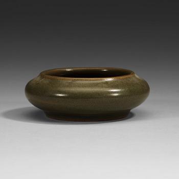 1616. A teadust brush washer, Qing dynasty (1664-1912).