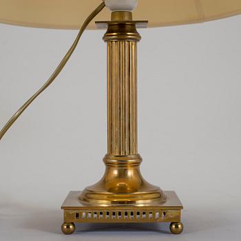 BORDSLAMPA, mässing, 1900-talets första hälft.