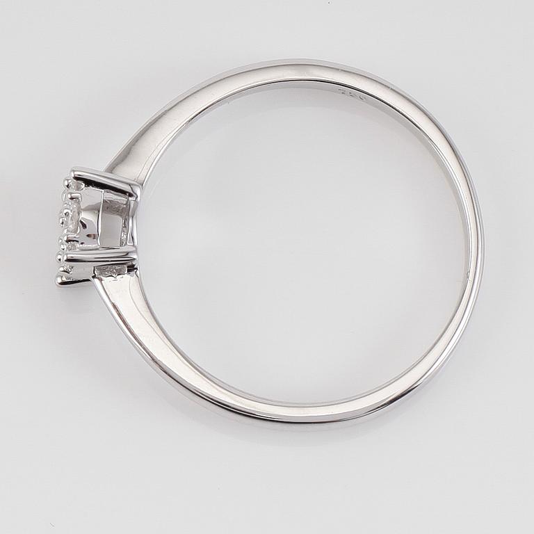 RING, 18K vitguld och diamanter tot ca 0.13 ct.