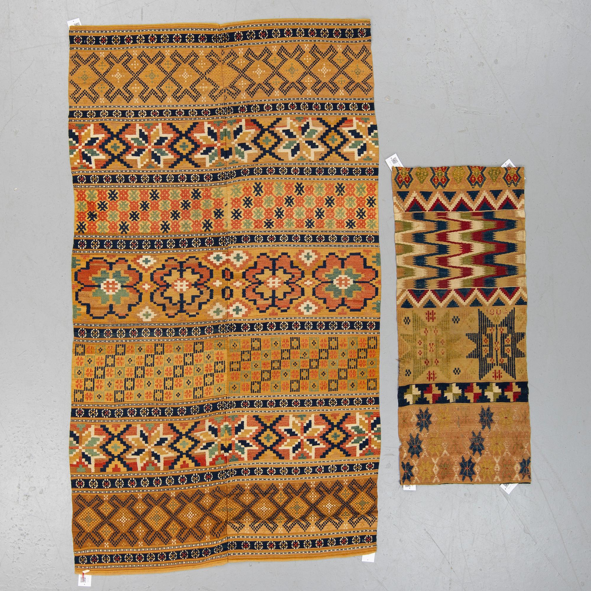 A BED COVER AND A FRAGMENT, flat weave, ca 214,5 x 117,5 cm  and ca  126 x 53 cm, Scania the 19th century.
