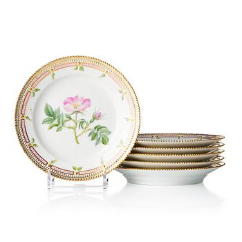 229. A set of six Royal Copenhagen 'Flora Danica' dinner plates, Denmark, 20th century.