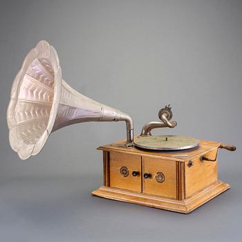 TRATTGRAMMOFON, 1900-talets början.