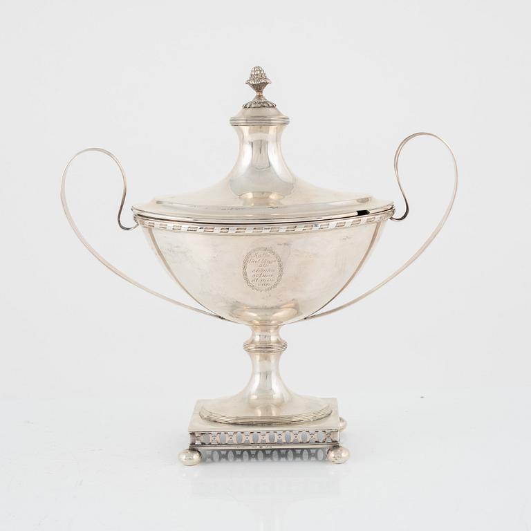 A Swedish Silver Bowl, mark of CG Hallberg, Stockholm 1907.