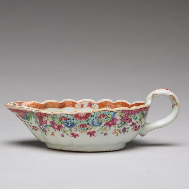 A pair of export porcelain famille rose sauce boats, Qing dynasty, 18th century.